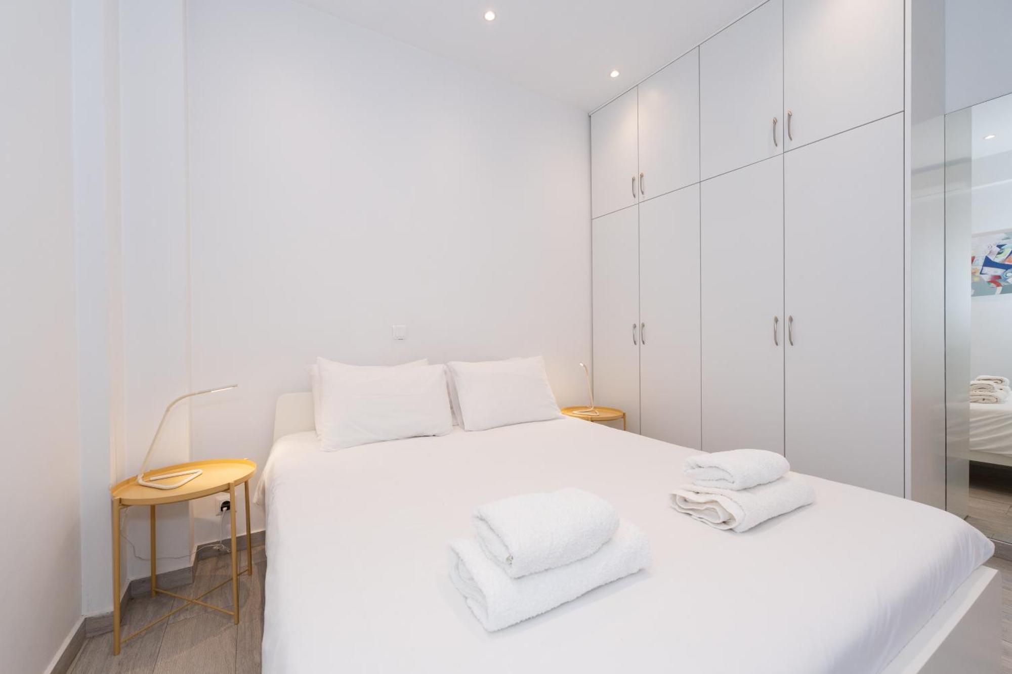 Spacious Modern Apartment In Athens Near Metro エクステリア 写真